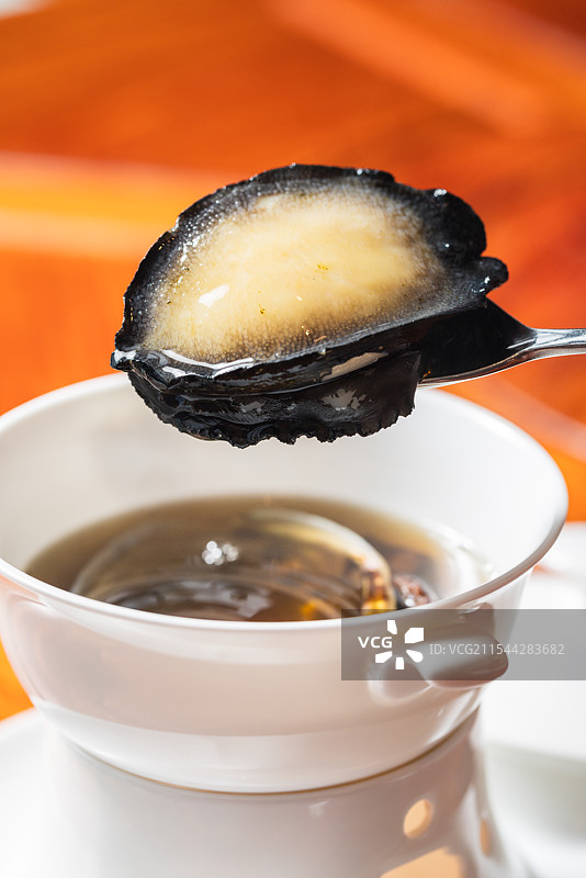 碗中食物鲍鱼的特写镜头图片素材