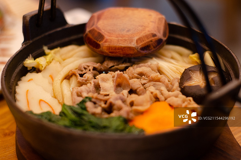 一碗日式肥牛乌冬面图片素材