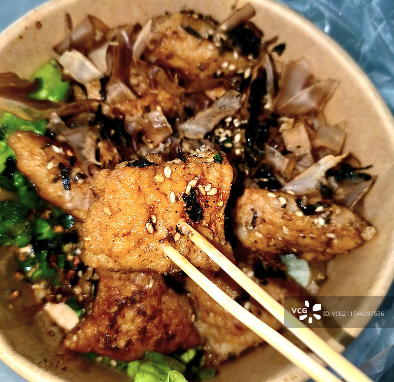 广东湛江吴川新世界广场夜市铁板虾滑图片素材