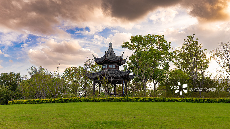 苏州昆山亭林园内亭子图片素材