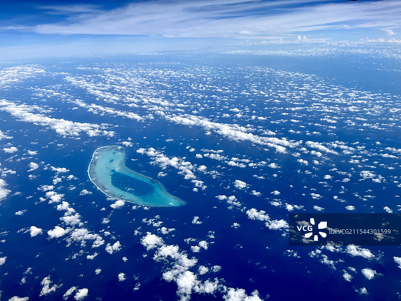 中国蔚蓝南海上的三沙群岛图片素材