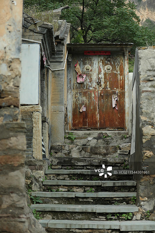 旧建筑低角度视图图片素材