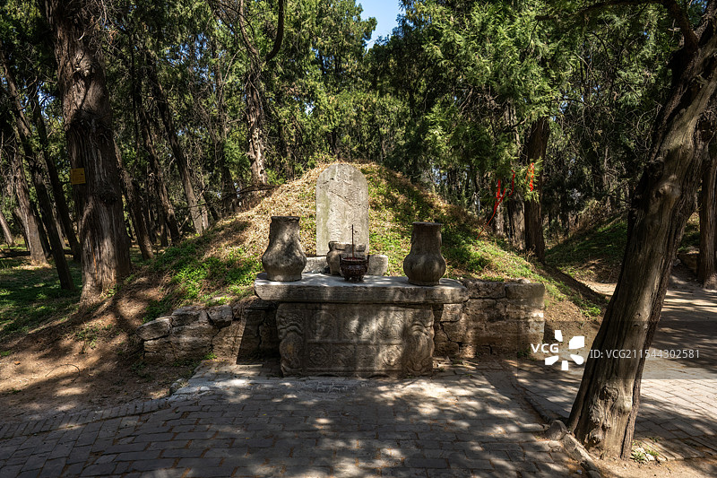 河南省平顶山市郏县小峨眉山下三苏园中三苏坟图片素材