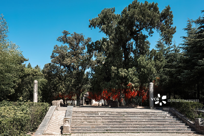 河南省平顶山市郏县小峨眉山下三苏园中三苏坟图片素材