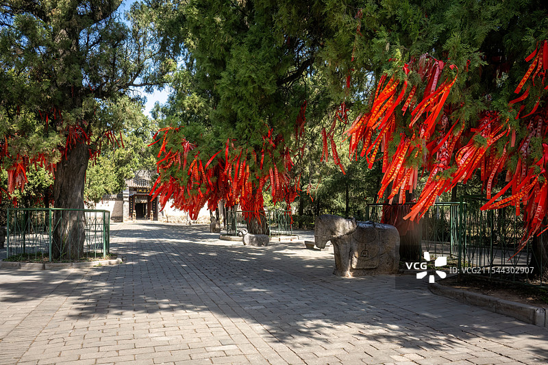 河南省平顶山市郏县小峨眉山下三苏园中三苏坟图片素材