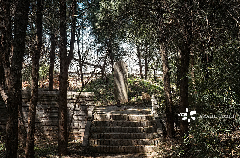 河南省平顶山市郏县小峨眉山下三苏园中苏辙长子苏迟之妻梁氏墓图片素材