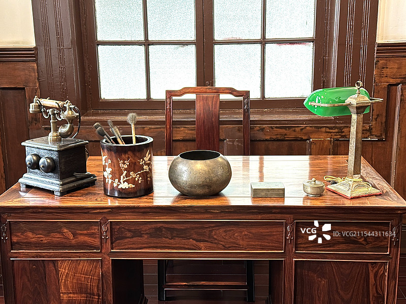 民国时期书桌（武汉宋庆龄汉口旧居纪念馆）图片素材