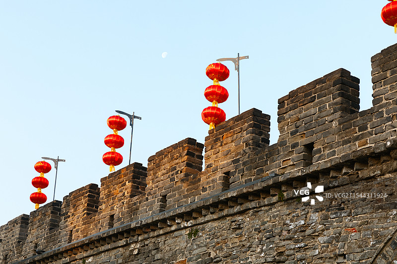城墙、月亮和红灯笼图片素材