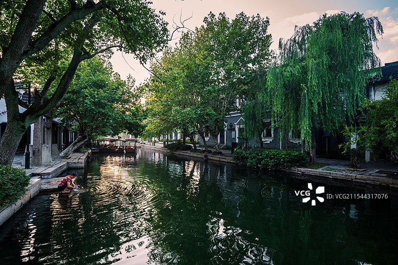 生活在画中图片素材