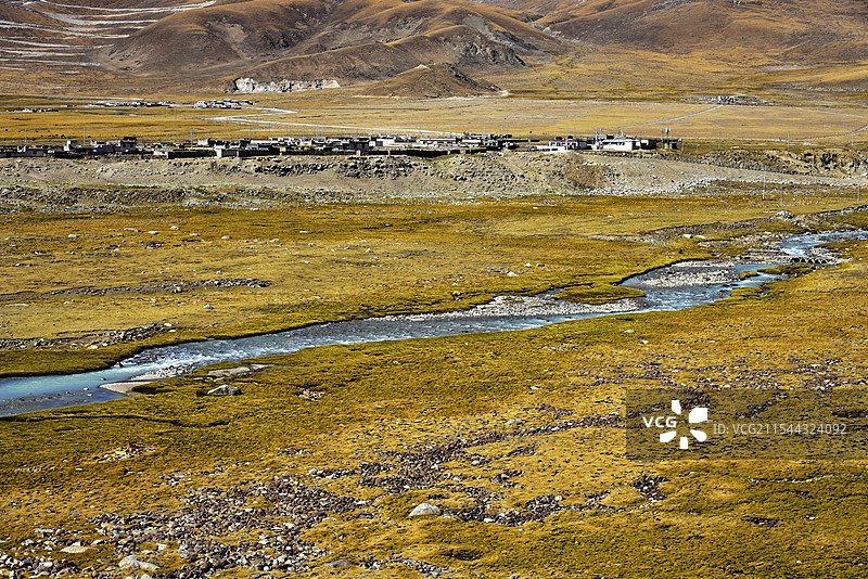 西藏拉萨尼木县琼姆岗嘎河谷草原美景图片素材