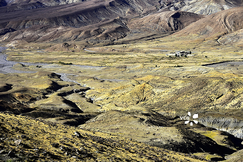 西藏拉萨尼木县琼姆岗嘎河谷草原美景图片素材