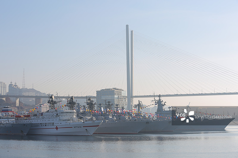 海参崴港口军舰群图片素材