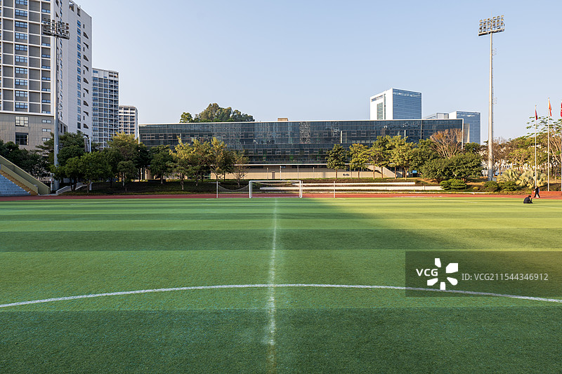 宽敞的足球场图片素材