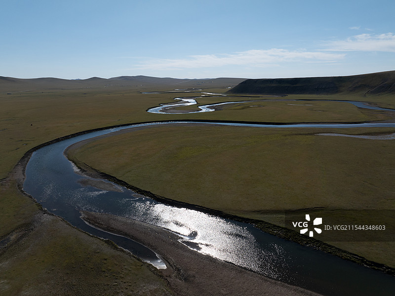 呼伦贝尔 莫尔格勒河航拍 牛羊成群河流蜿蜒图片素材