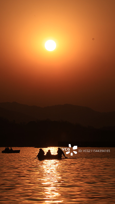 落日孤舟图片素材