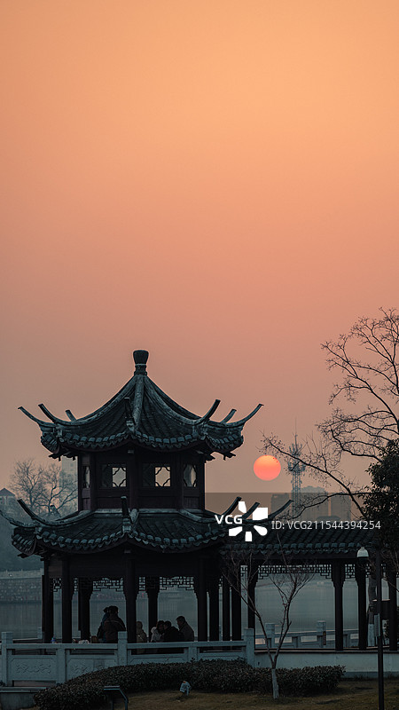 濠河边的落日图片素材