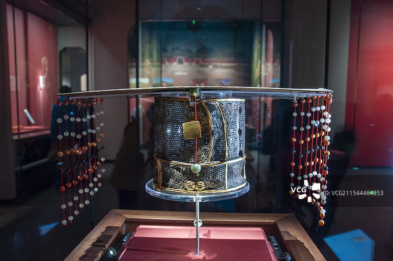 山东博物馆“鲁王之宝——明朱檀墓珍藏”展览的九旒冕图片素材