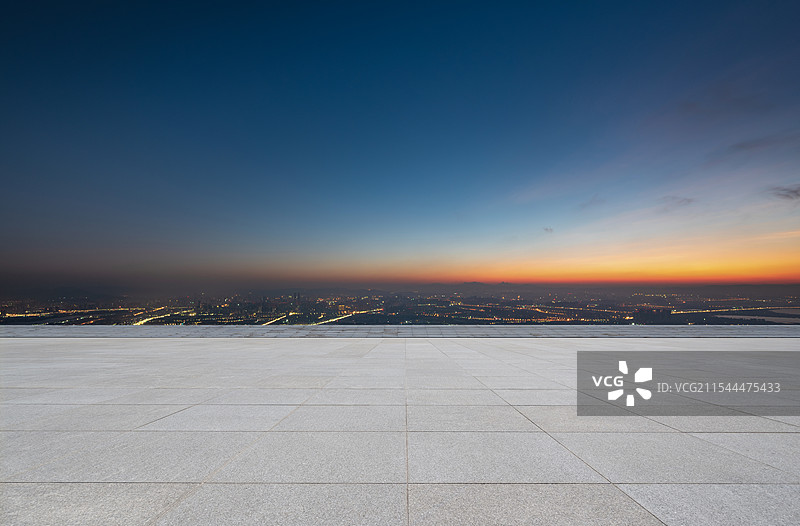 昆明城市风光日出蓝调全景地面平台汽车广告背景图图片素材