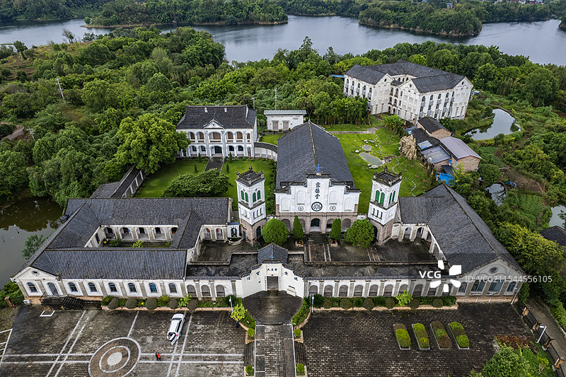 航拍重庆璧山区境内百年前的天主教堂图片素材
