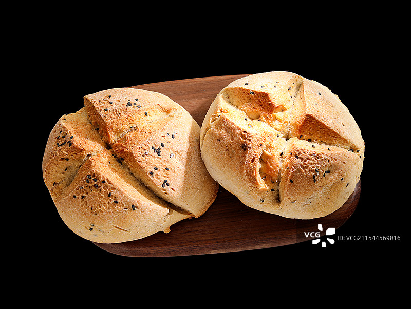 黑色背景上的健康美食全麦面包特写图片素材