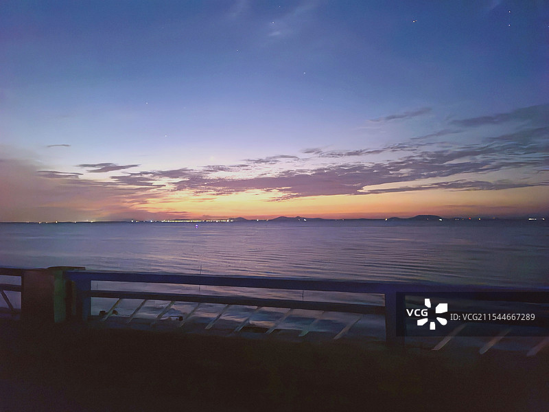 《灯火阑珊处》—— 合肥巢湖环湖北路湖那边灯火阑珊处……图片素材