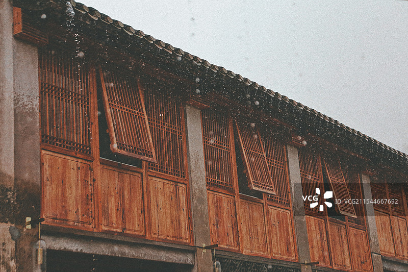 雨天 院子图片素材