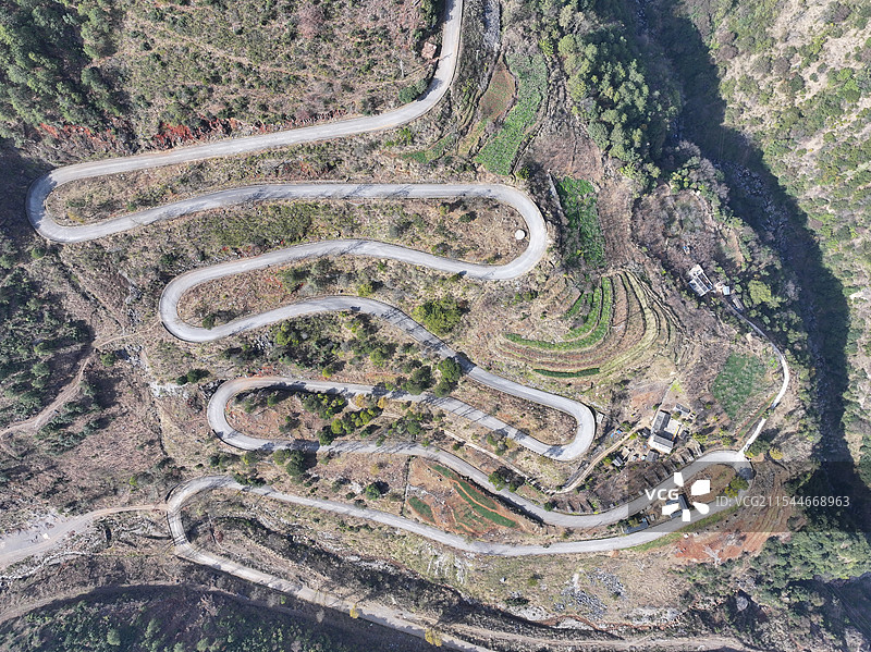 俯拍丽宁公路十八弯图片素材