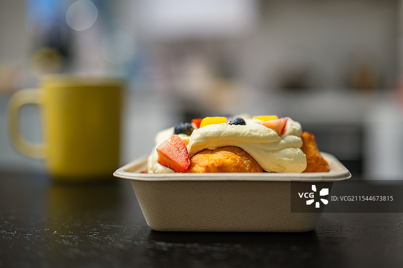 休闲生活下午茶水果泡芙小蛋糕图片素材