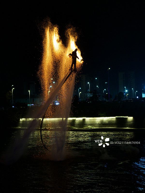 水上火壶图片素材