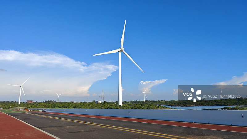 儋州火山海岸附近旅游公路风车图片素材