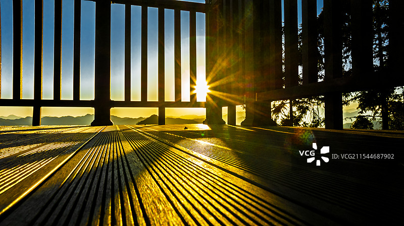 安徽省六安市霍山黑虎尖观景台晨光图片素材