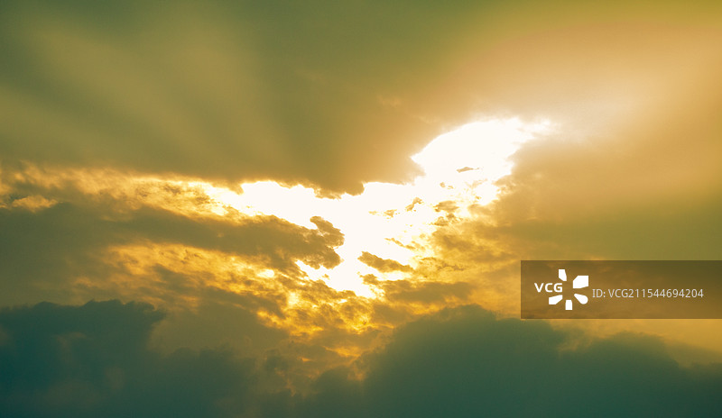 霞光万丈的天空图片素材