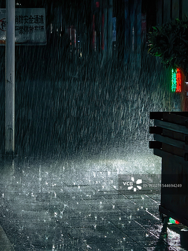 冷雨夜图片素材