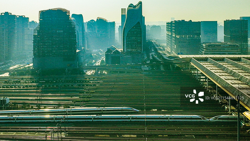 南京南站春运动车组列车图片素材