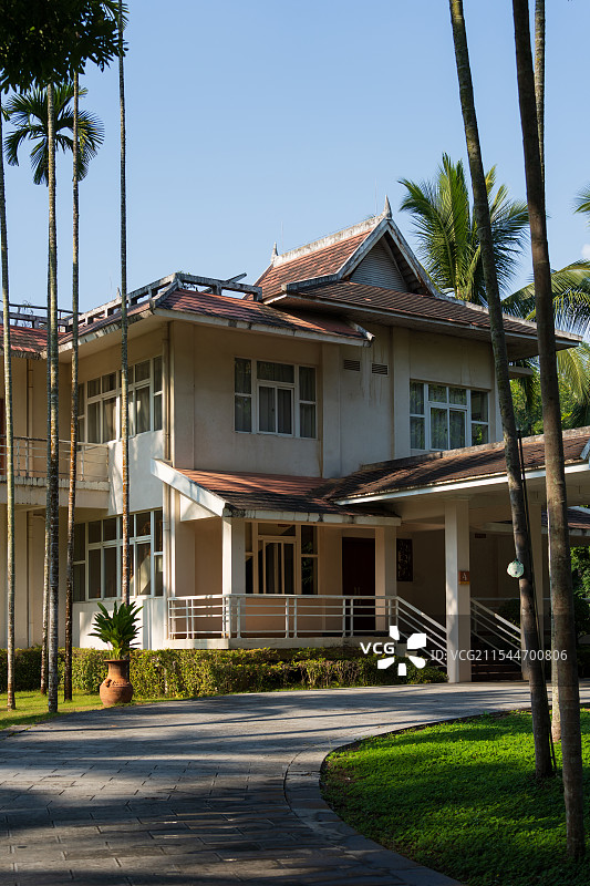 热带风情两层别墅外景图片素材