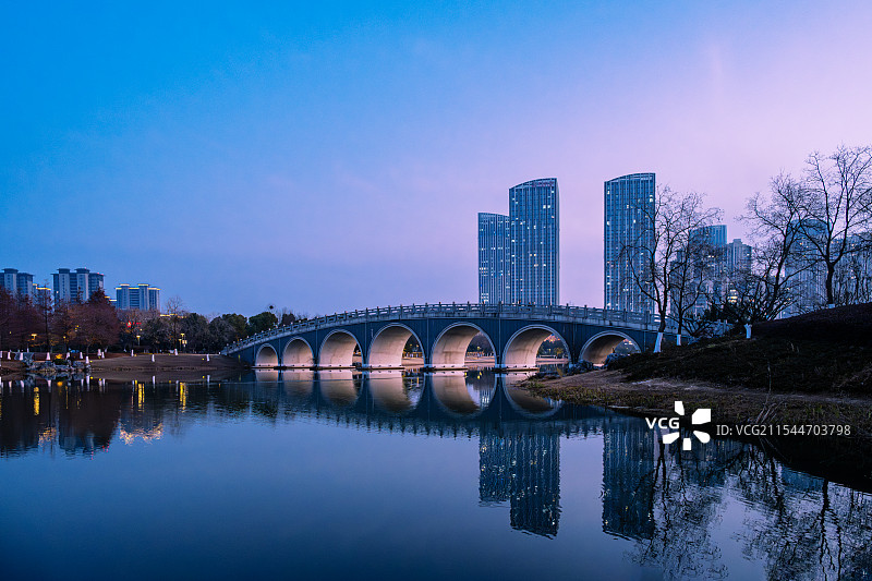 南京仙林湖公园步青桥图片素材