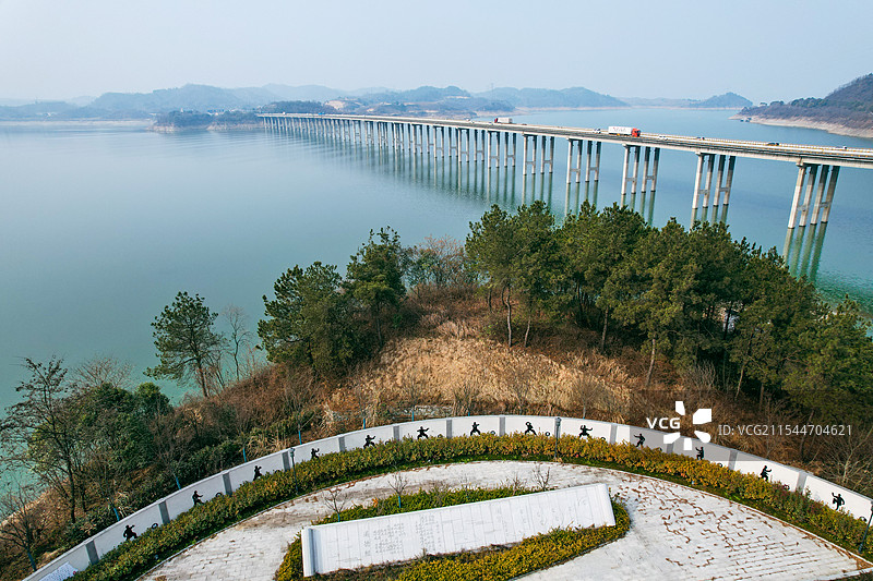 航拍十堰武当山风景区太极湖风光图片素材