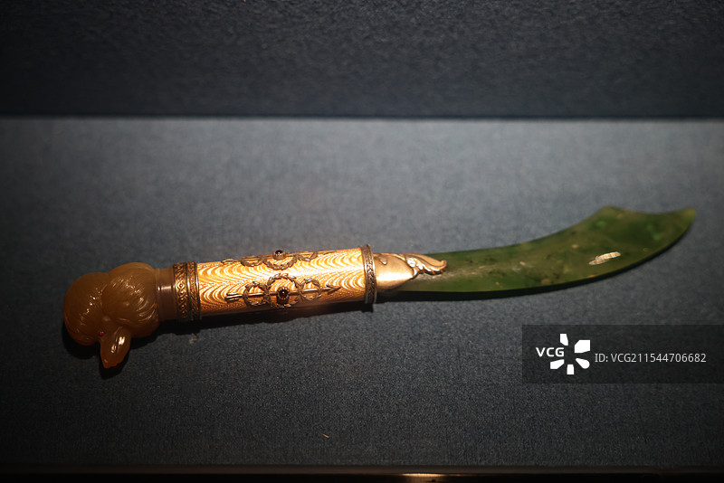 广东省博物馆展览—碧玉珐琅翻书杖/拆信刀图片素材