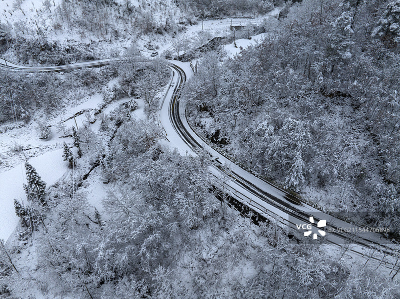 冬天山区雪景道路交通自然风光图片素材