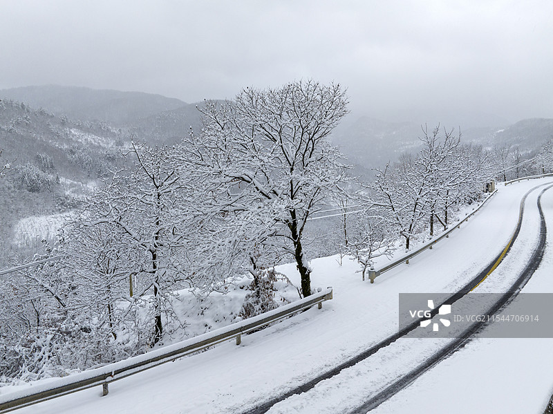 冬天山区雪景道路交通自然风光图片素材