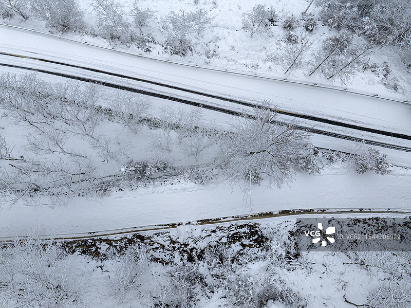 冬天山区雪景道路交通自然风光图片素材