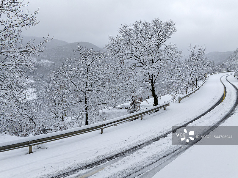冬天山区雪景道路交通自然风光图片素材