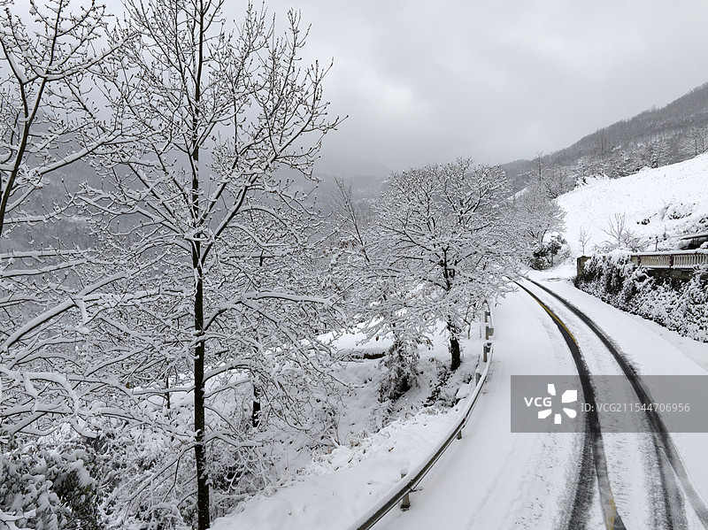 冬天山区雪景道路交通自然风光图片素材