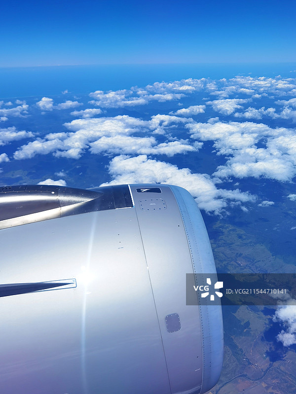 飞机发动机与云海图片素材