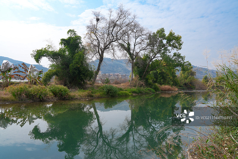 桂林平乐县同安镇树木倒影图片素材