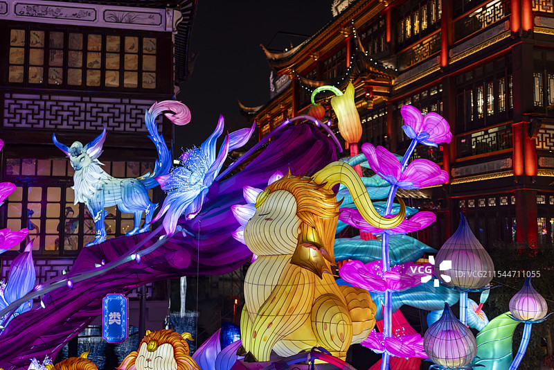 2028年豫园灯会彩灯山海经神兽畏兽图片素材