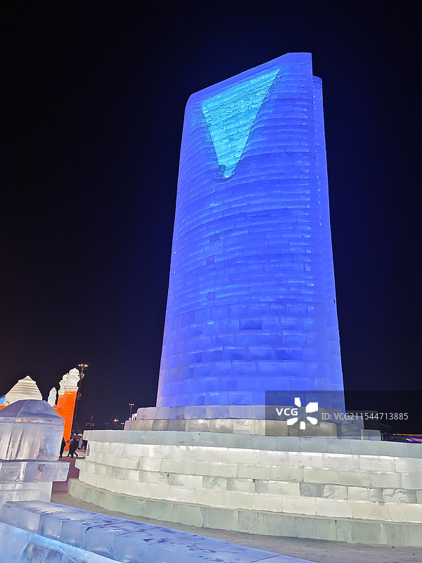 第26届哈尔滨冰雪大世界西亚区沙特阿拉伯王国大厦冰雕夜景图片素材