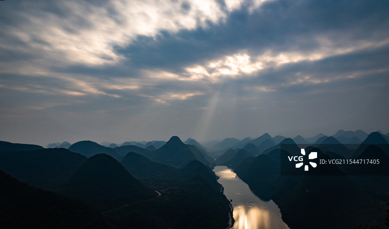 安顺市西秀区万峰顶的光图片素材