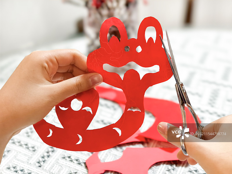 春节剪窗花图片素材