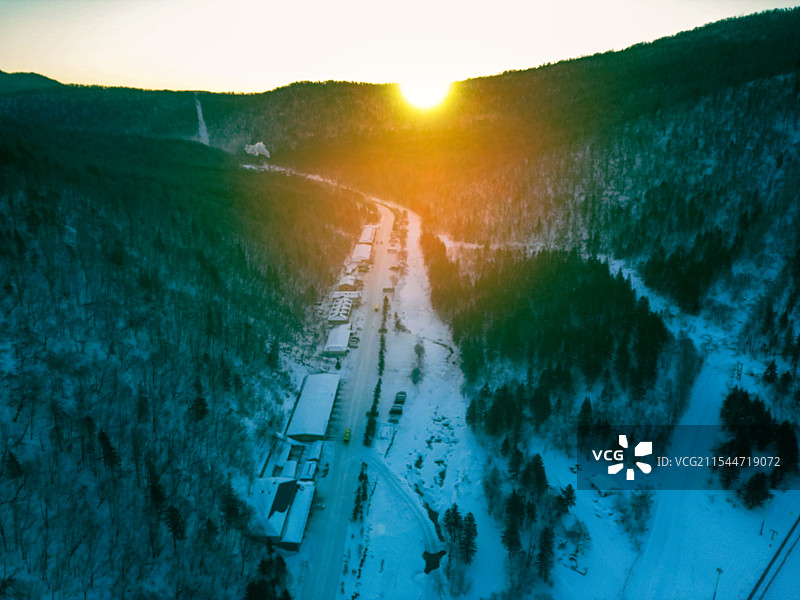 日出雪乡图片素材